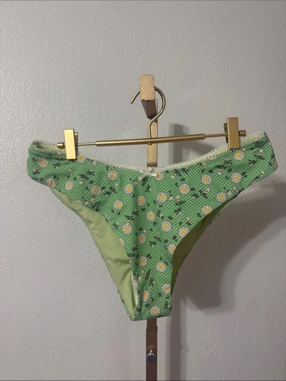 OUT FROM UNDER-Green Daisy Print Bikini Bottoms-large- NWOT